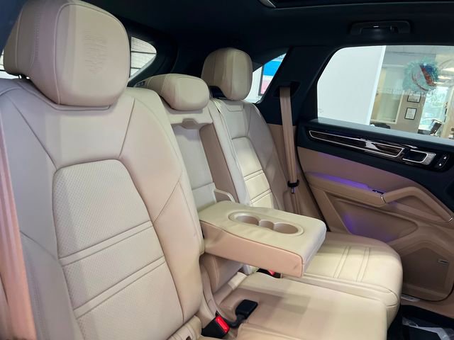 Used 2023 Porsche Cayenne Platinum Edition image 38