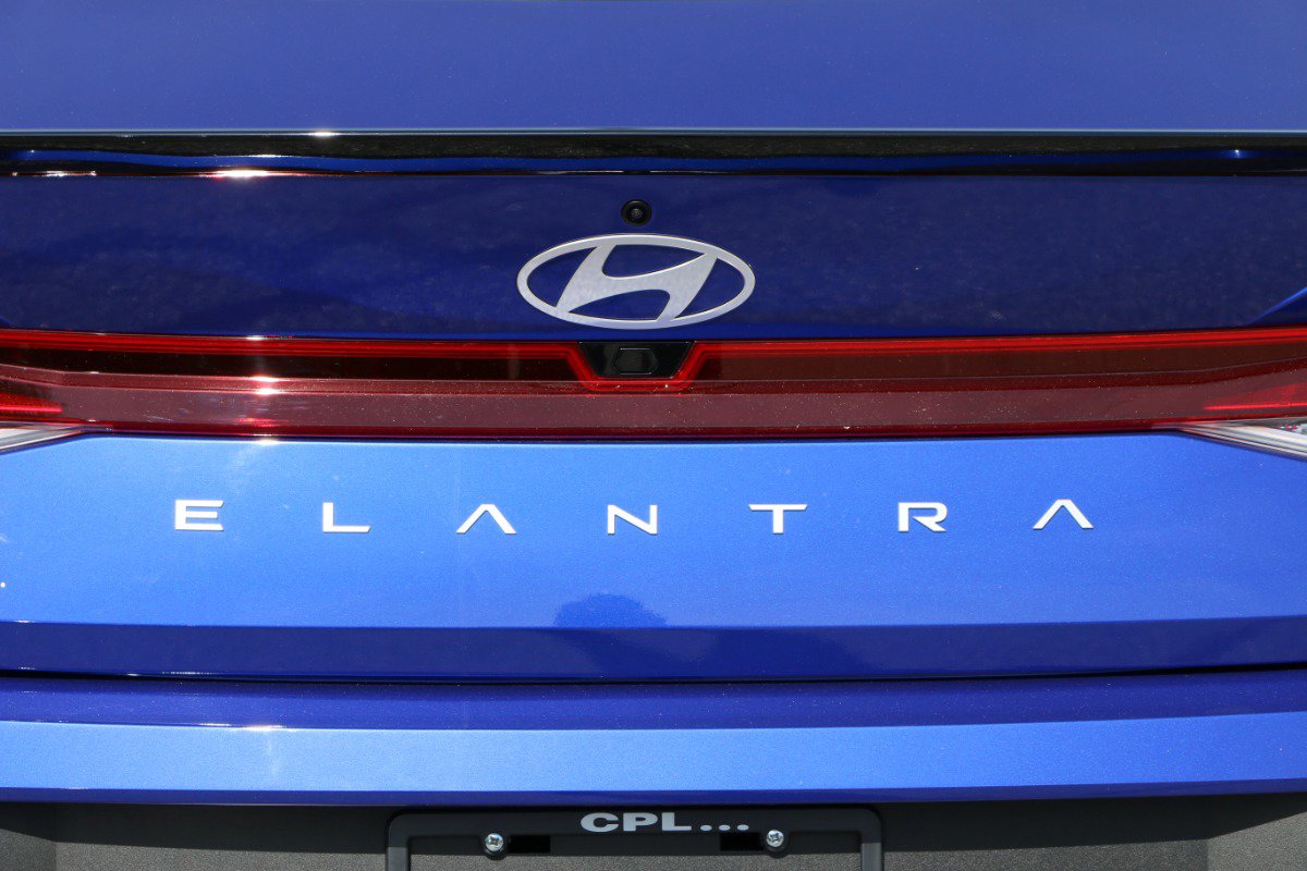 Used 2025 Hyundai Elantra Sport FWD image 5