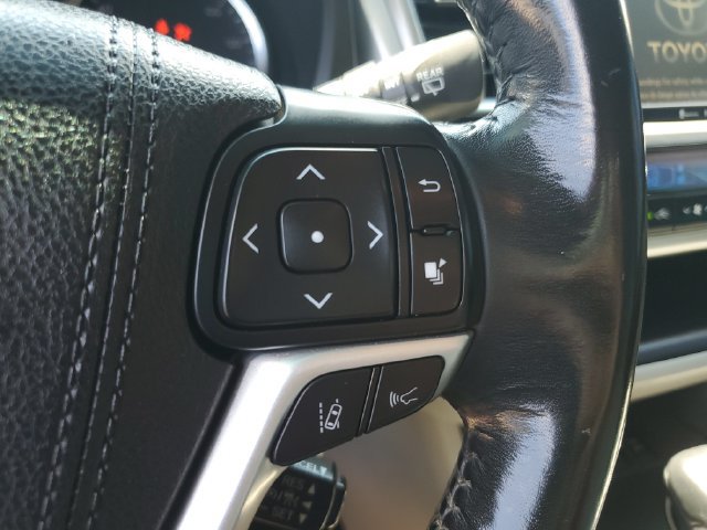 Used 2017 Toyota Highlander Plus AWD/4WD image 15