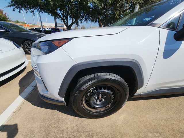 Used 2021 Toyota RAV4 LE FWD image 7