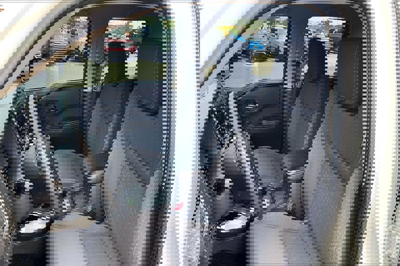 Used 2025 Nissan Frontier SV AWD/4WD image 8