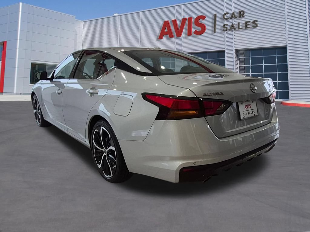 Used 2025 Nissan Altima 2.5 SR FWD image 9