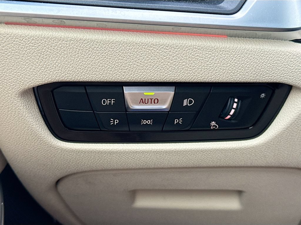 Used 2020 BMW 330i Sedan w/ Convenience Package RWD image 36