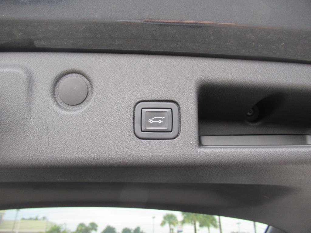 Used 2022 Chevrolet Equinox RS w/ RS Leather Package image 28