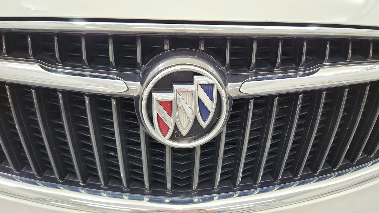 Used 2019 Buick Enclave Essence image 16