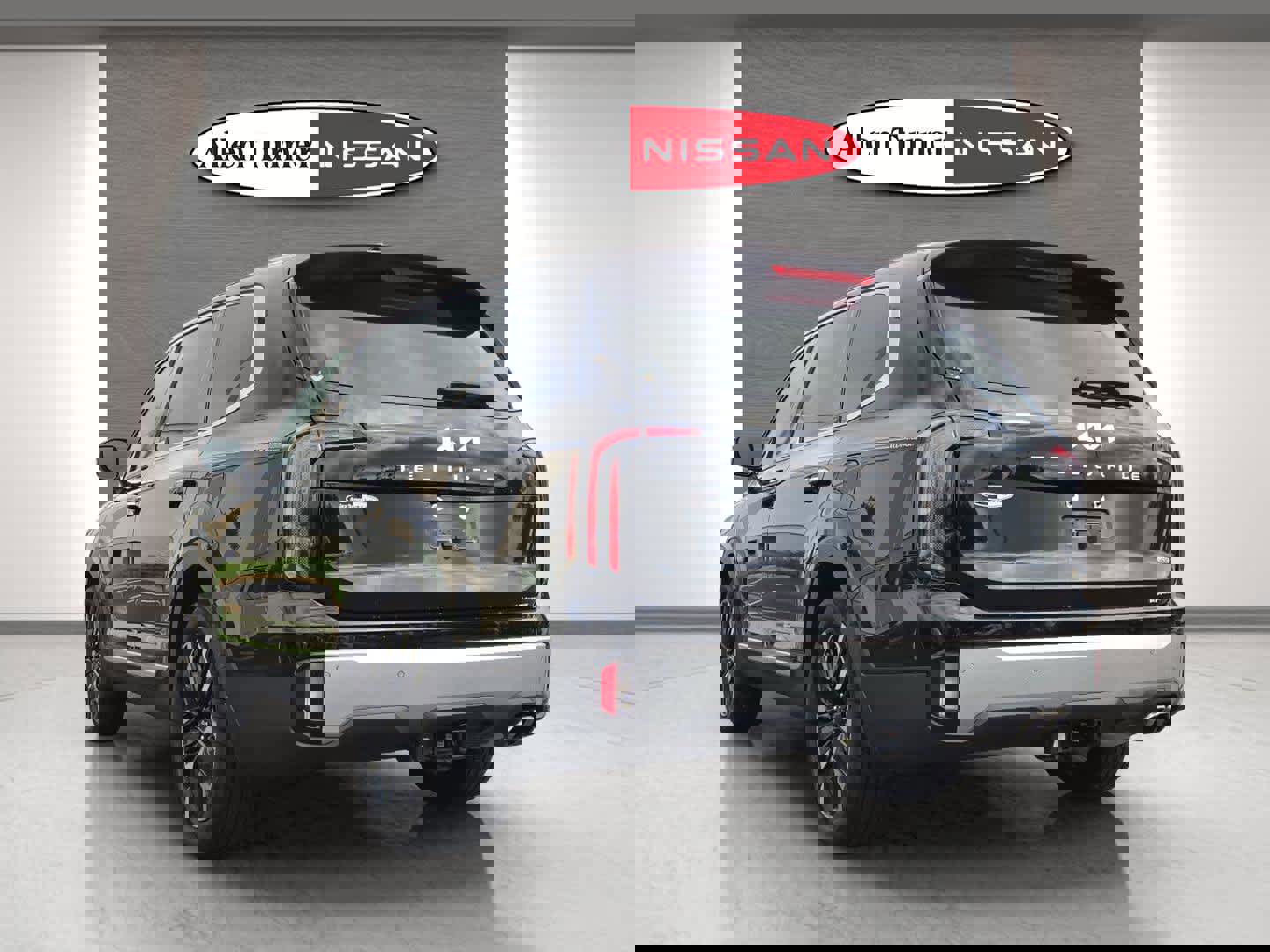 Used 2024 Kia Telluride SX w/ Towing Package image 17