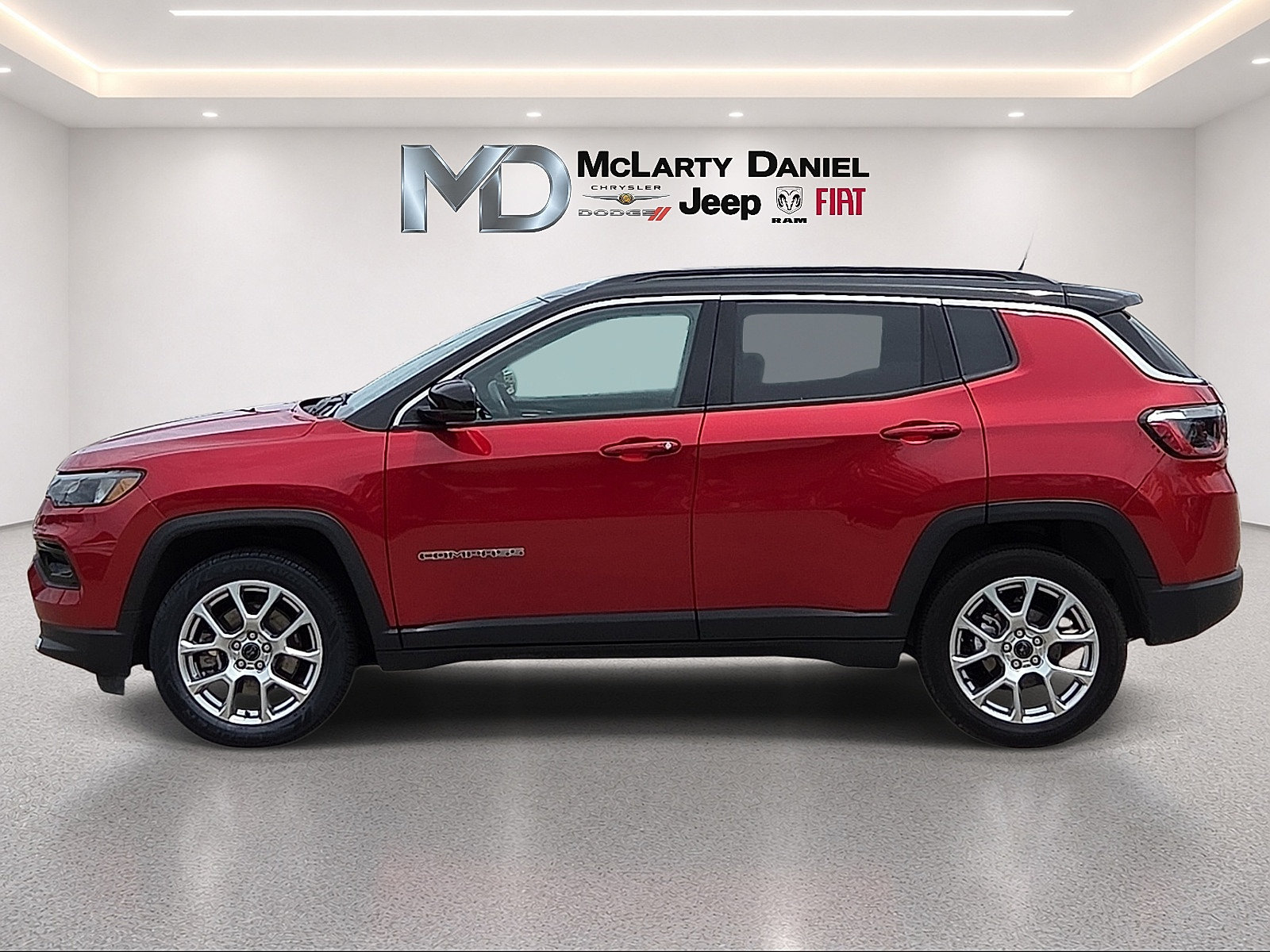 Used 2025 Jeep Compass Limited AWD/4WD image 3