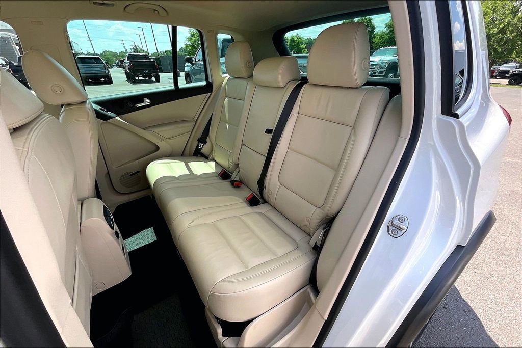 Used 2017 Volkswagen Tiguan SEL FWD image 24