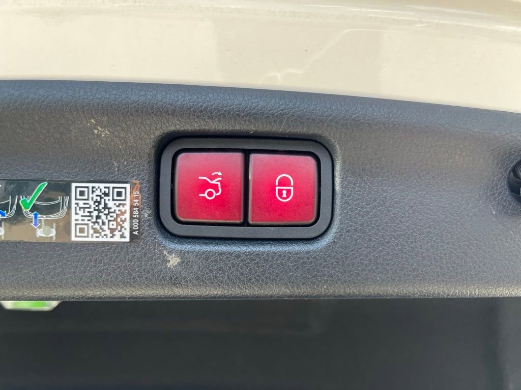 Used 2022 Mercedes-Benz C 300 Sedan w/ Exclusive Trim Package image 9