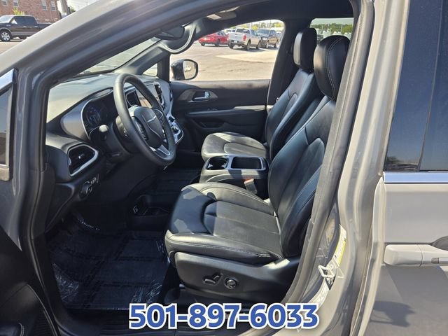 Used 2025 Chrysler Pacifica Select FWD image 10