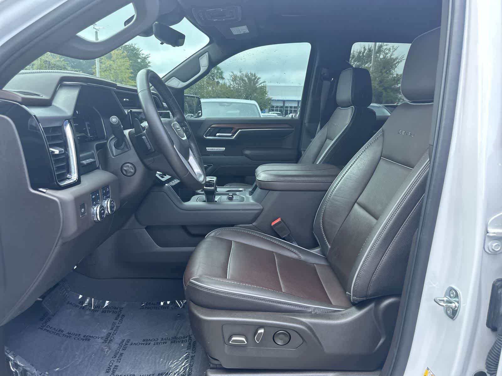Used 2023 GMC Sierra 1500 Denali w/ Technology Package AWD/4WD image 12