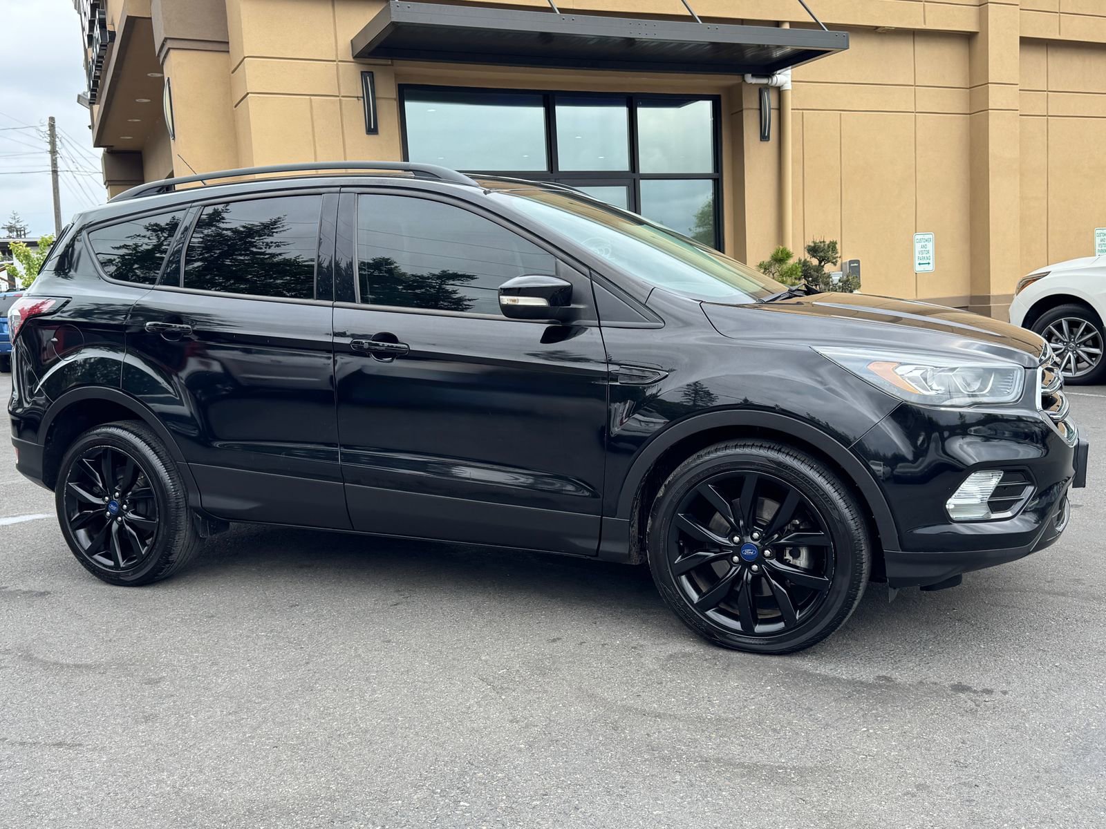 Used 2017 Ford Escape Titanium AWD/4WD image 1