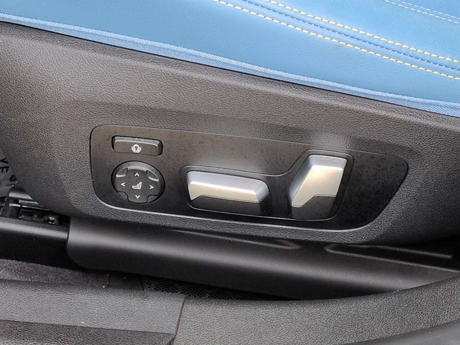 Used 2024 BMW M3 w/ Executive Package RWD image 18