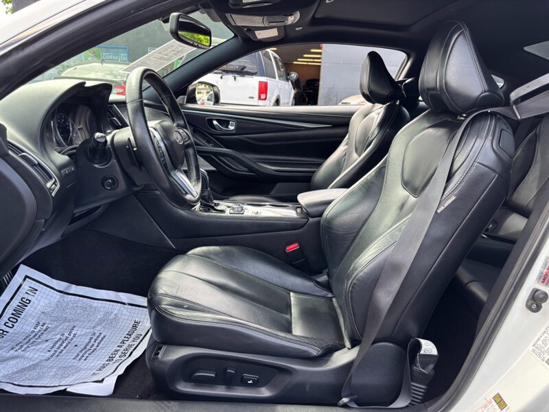 Used 2017 INFINITI Q60 Red Sport 400 RWD image 10