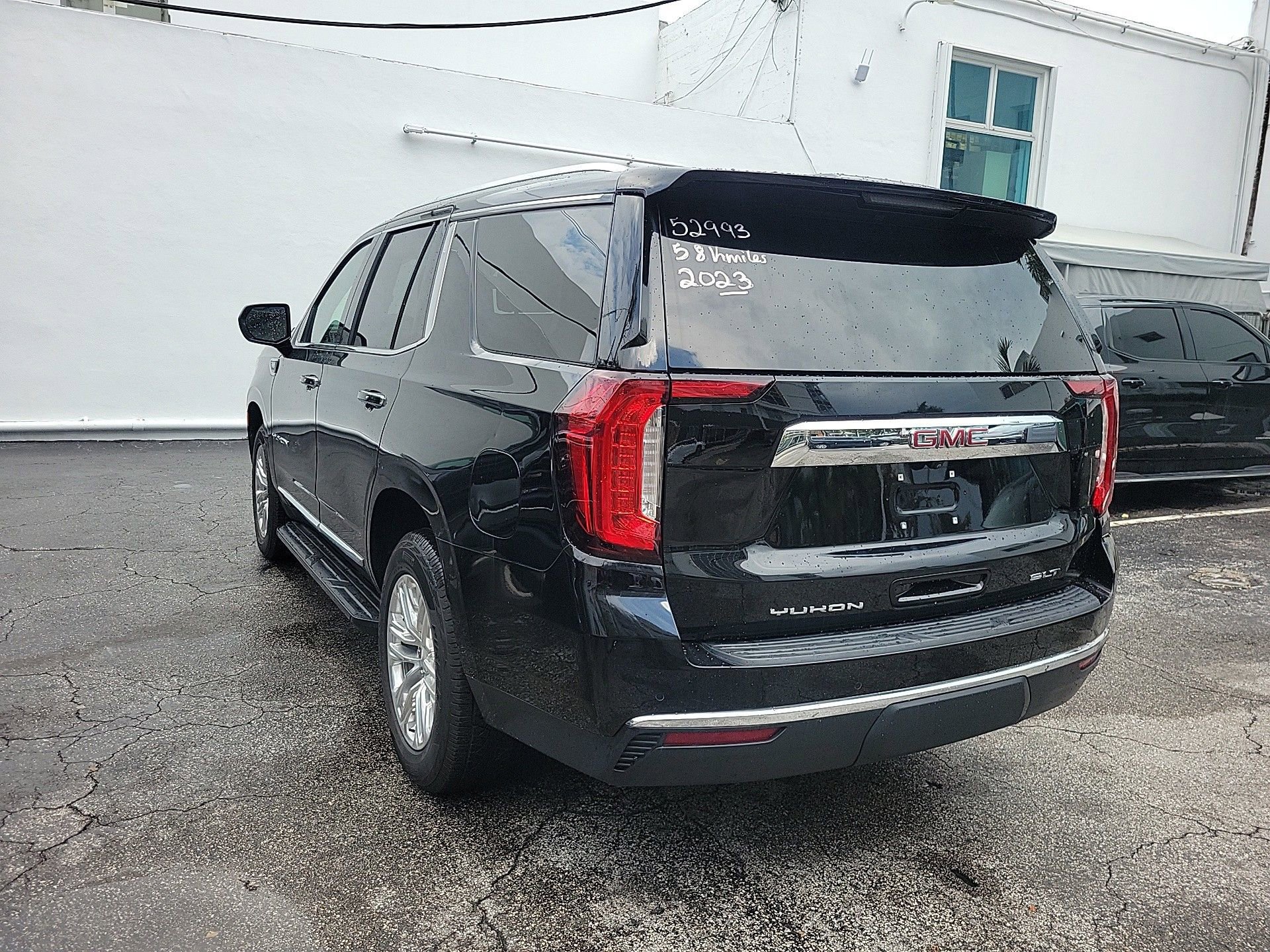 Used 2023 GMC Yukon SLT image 11