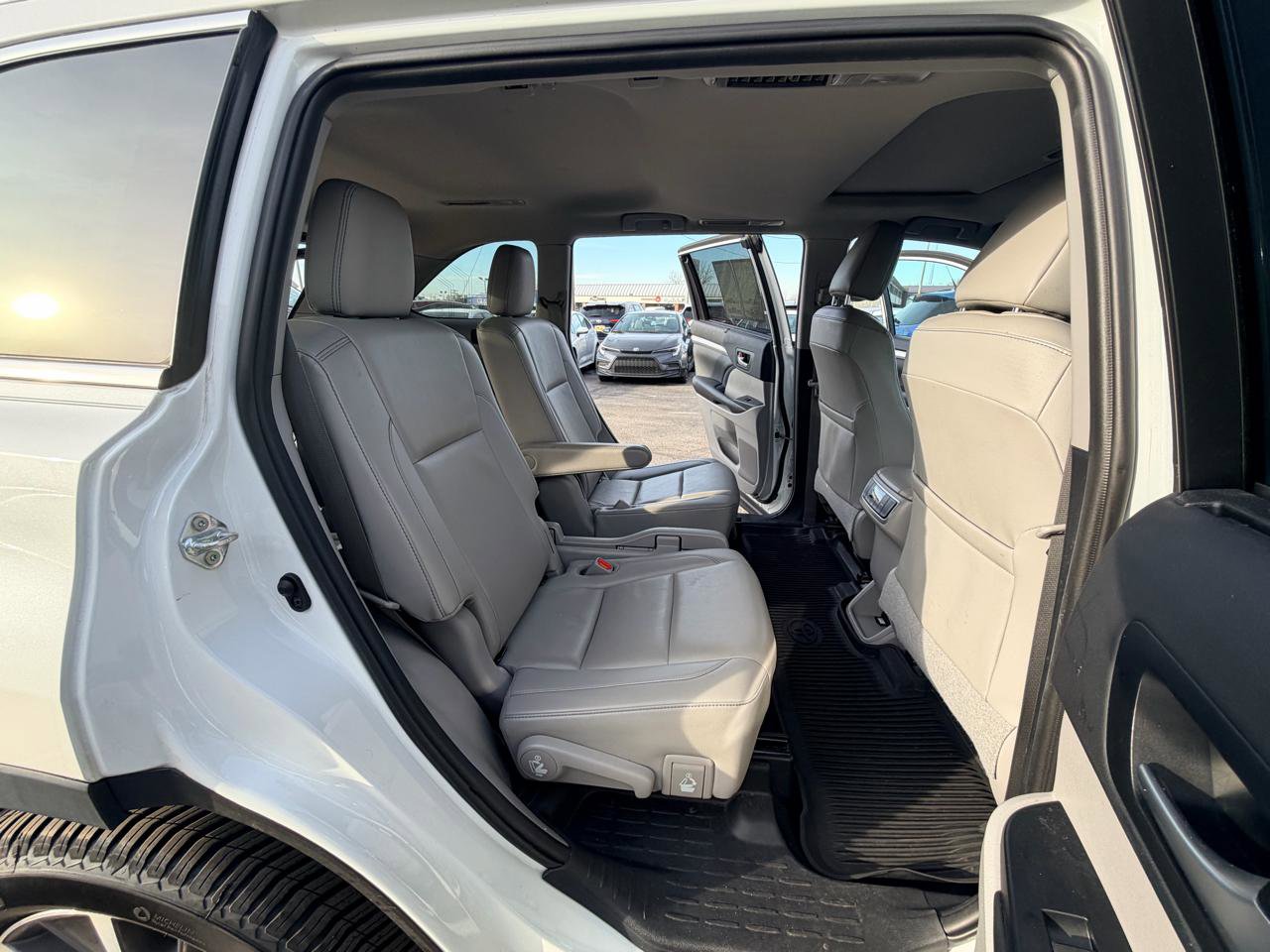 Used 2019 Toyota Highlander XLE w/ Protection Package #3 image 17