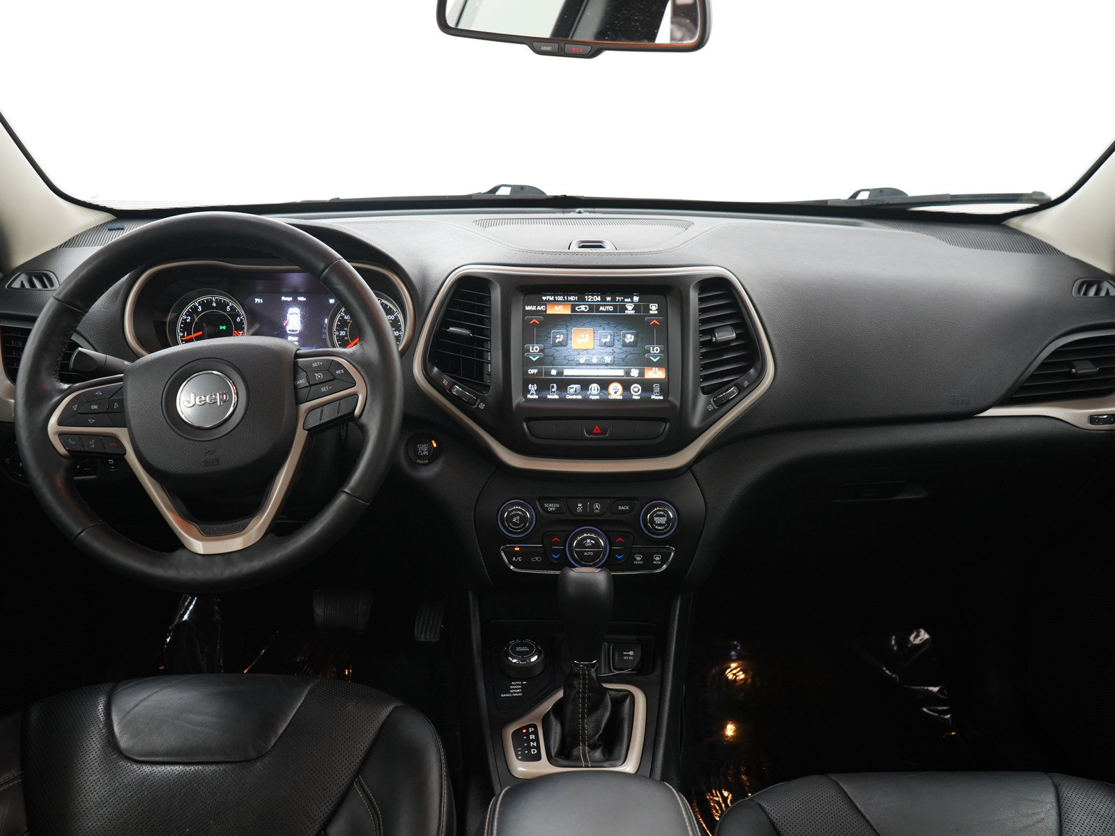 Used 2015 Jeep Cherokee Limited w/ Luxury Group AWD/4WD image 16