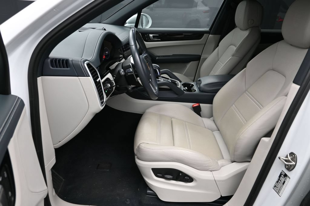 Certified 2023 Porsche Cayenne AWD/4WD image 5