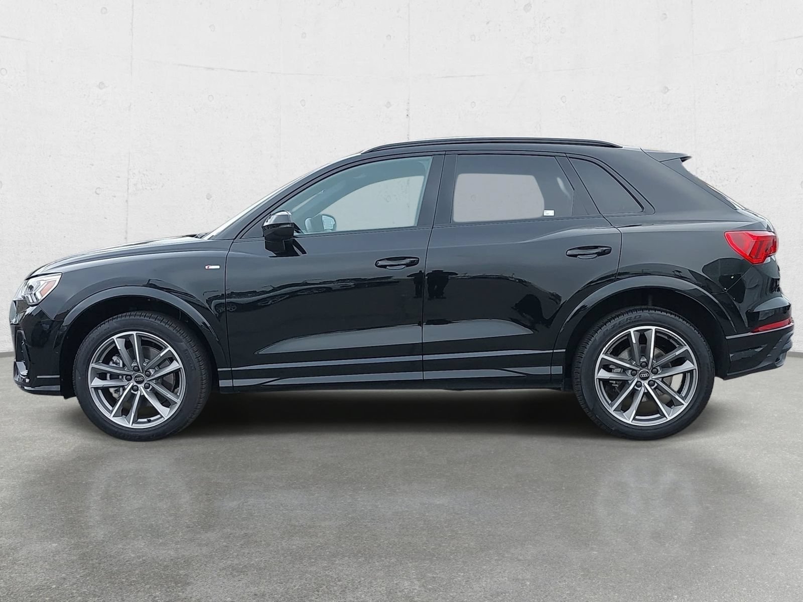 Certified 2025 Audi Q3 2.0T Premium w/ Convenience Package AWD/4WD image 8