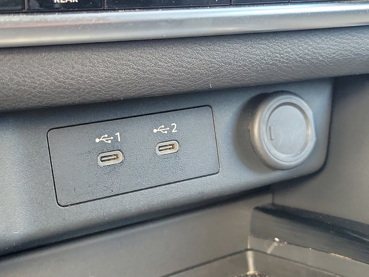 Used 2025 Nissan Rogue SV FWD image 25
