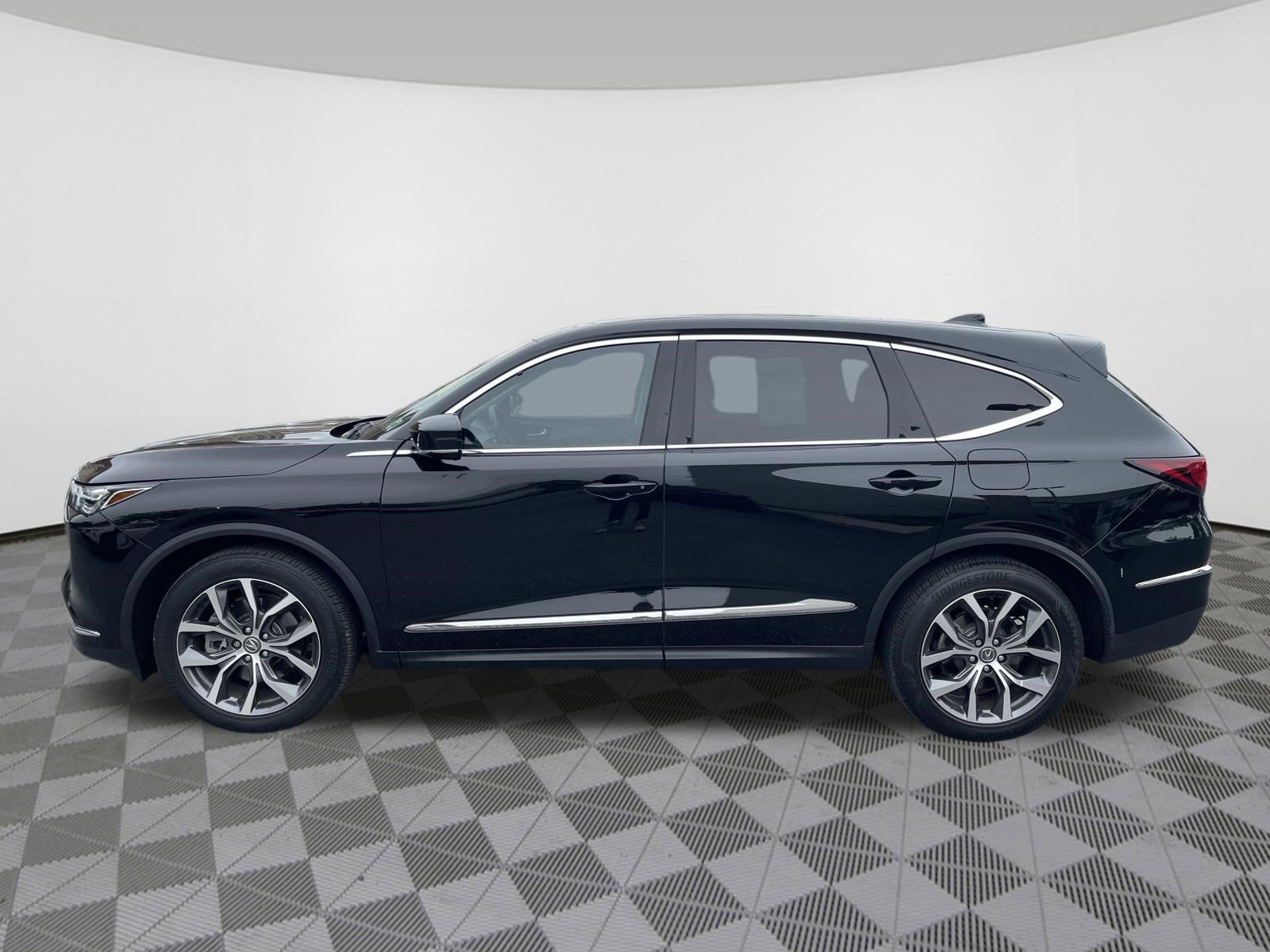 Used 2024 Acura MDX SH-AWD w/ Technology Package image 4