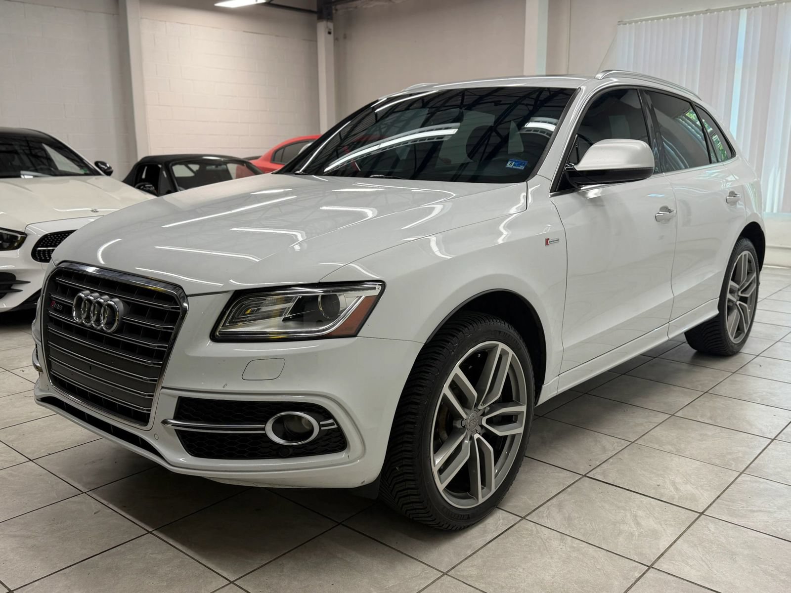 Used 2016 Audi SQ5 Premium Plus w/ Technology Package AWD/4WD image 3