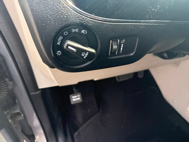 Used 2019 Dodge Grand Caravan SXT FWD image 20