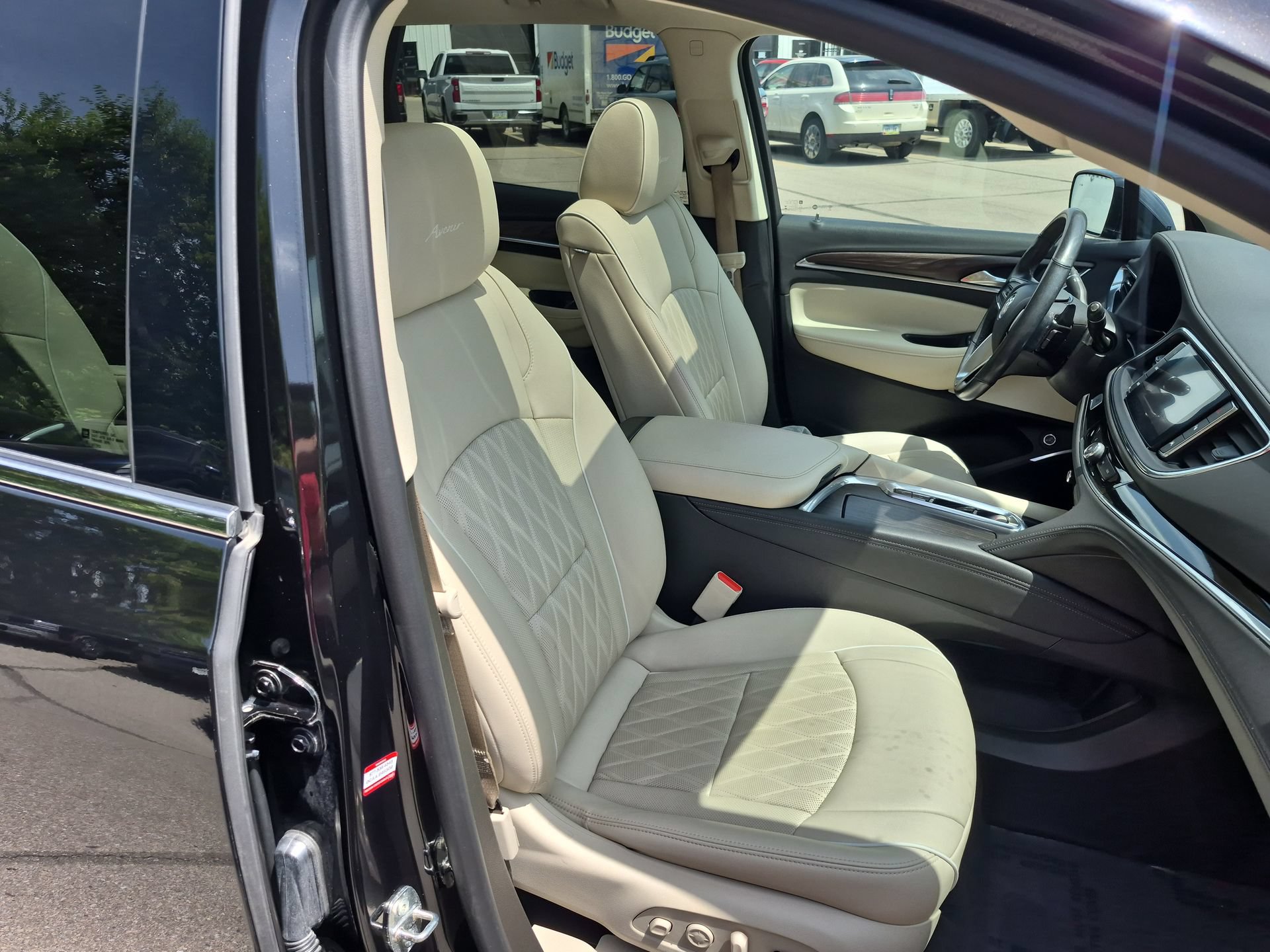 Certified 2022 Buick Enclave Avenir w/ Avenir Technology Package AWD/4WD image 30