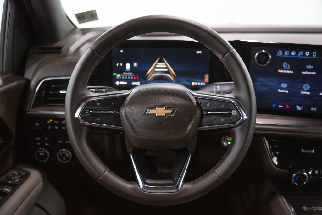 Used 2026 Chevrolet Suburban LT AWD/4WD image 25