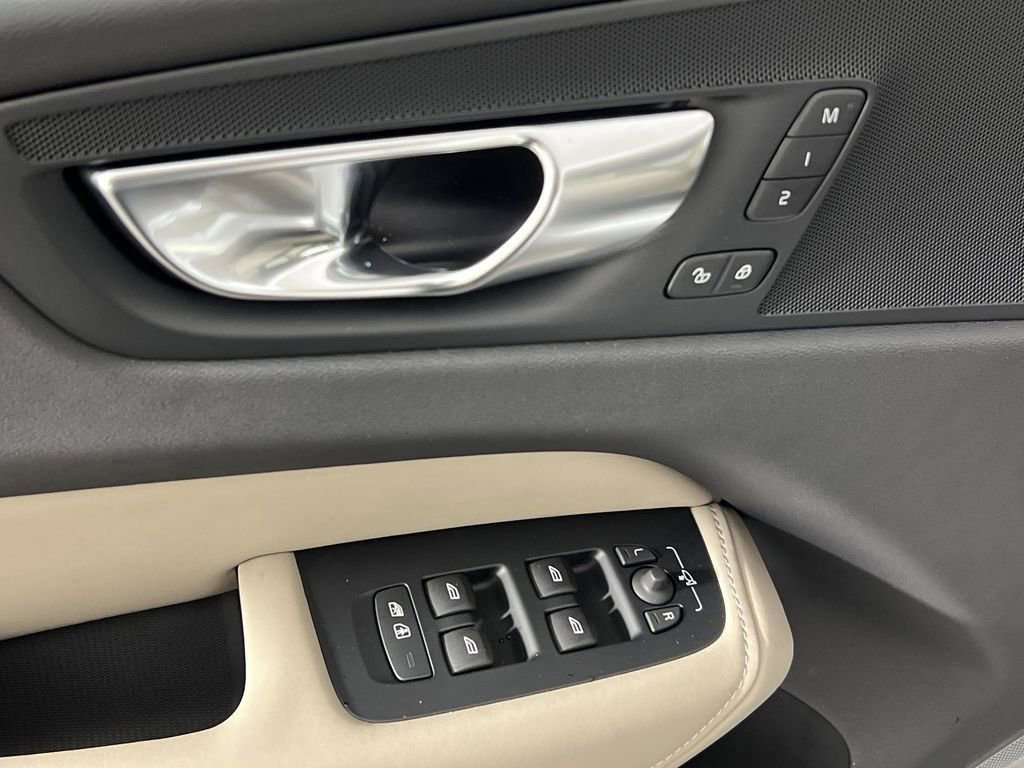New 2026 Volvo XC60 B5 Plus w/ Protection Package Premier image 15