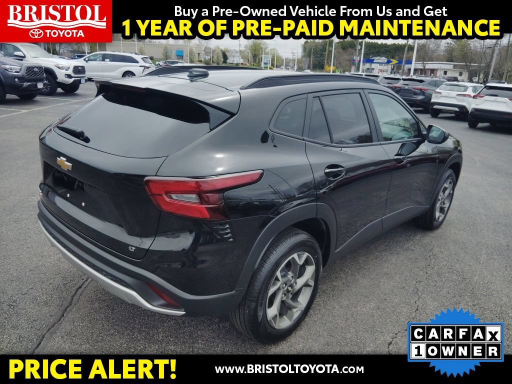 Used 2025 Chevrolet Trax LT w/ LT Convenience Package FWD image 9