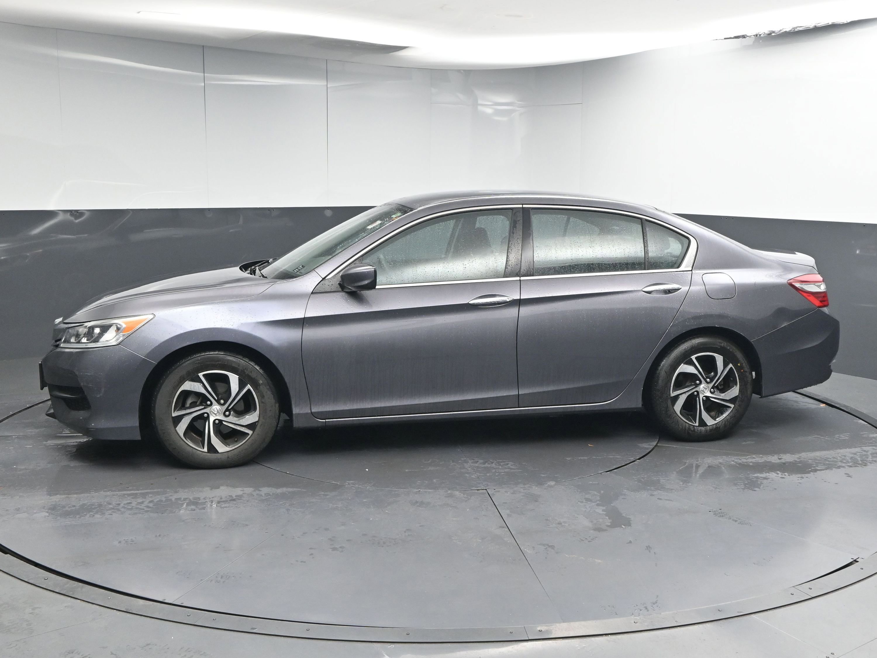 Used 2017 Honda Accord LX image 5