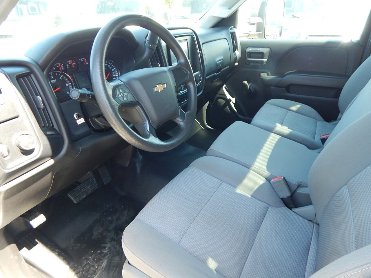 Used 2015 Chevrolet Silverado 3500 W/T RWD image 2