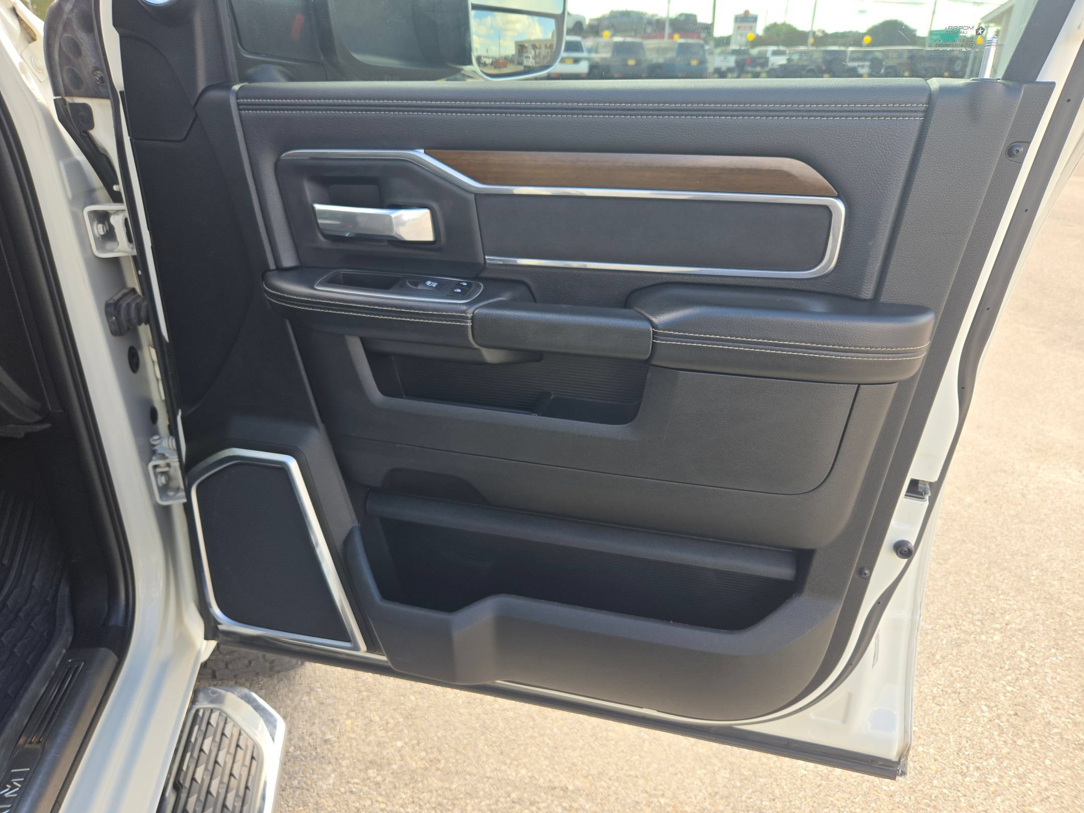 Used 2022 RAM 3500 Laramie AWD/4WD image 30