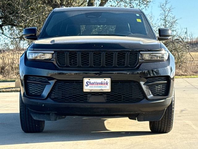 Used 2025 Jeep Grand Cherokee Altitude image 2