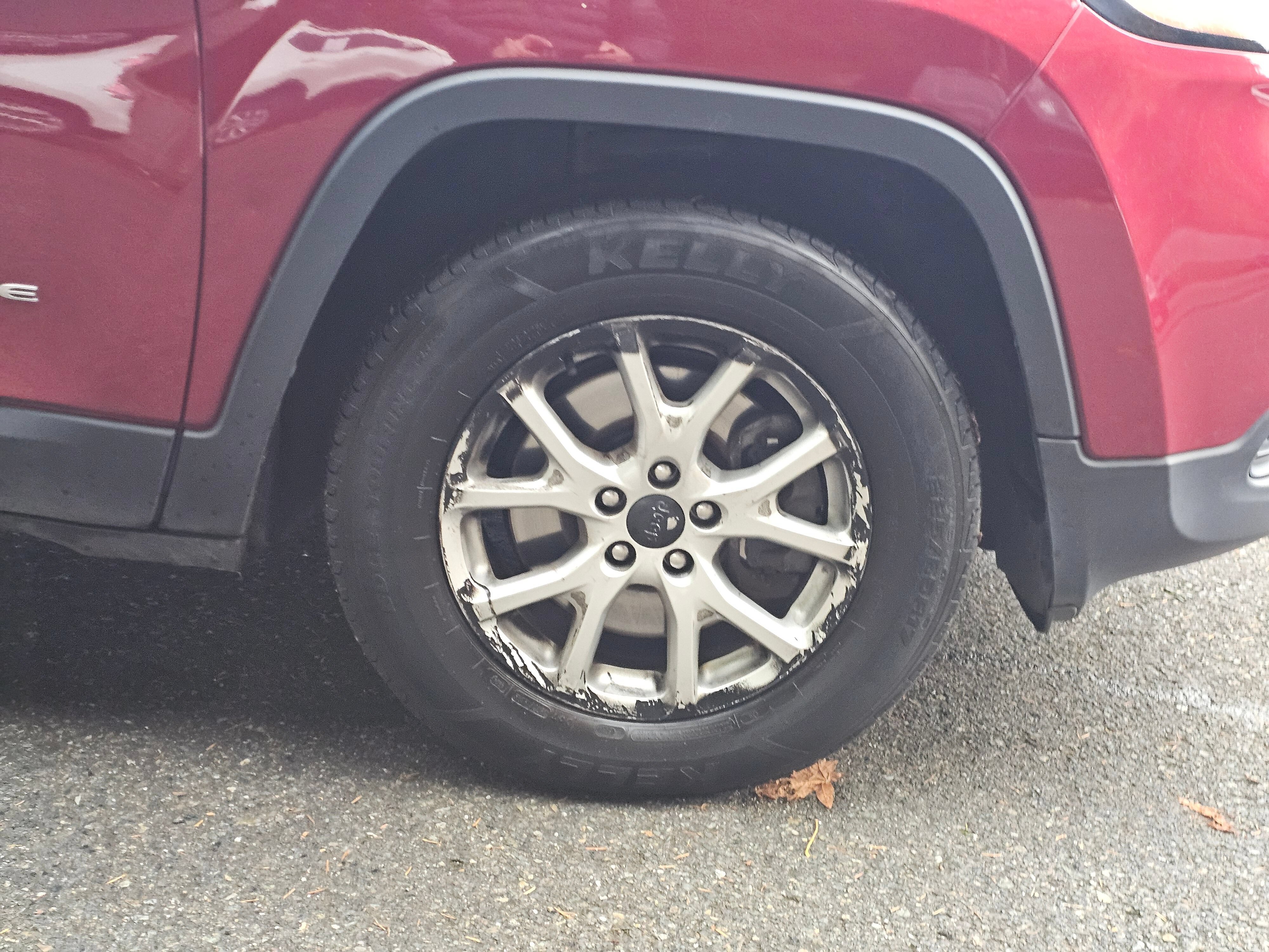 Used 2014 Jeep Cherokee Sport AWD/4WD image 9