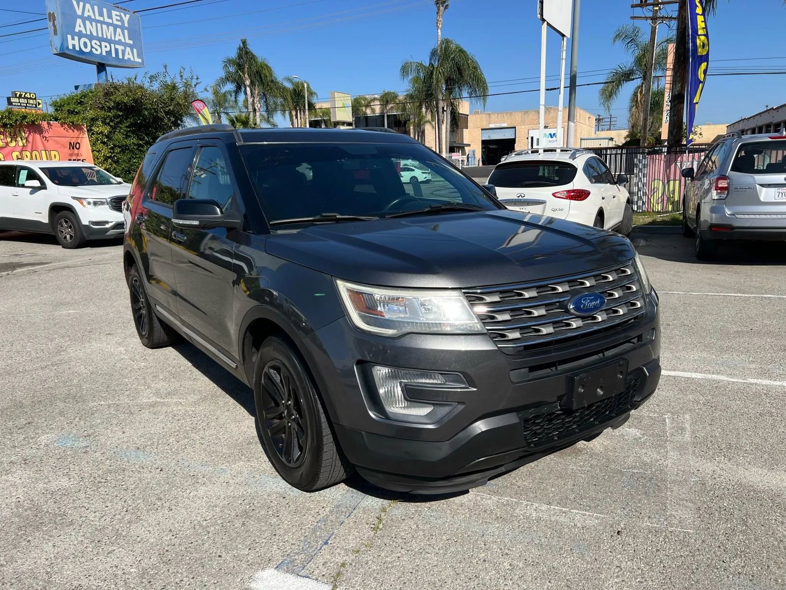Used 2017 Ford Explorer XLT w/ Equipment Group 201A FWD image 3