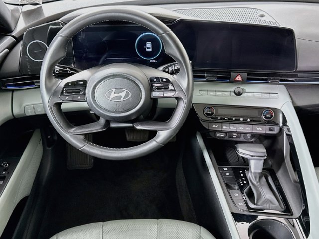 Certified 2025 Hyundai Elantra Limited FWD image 26