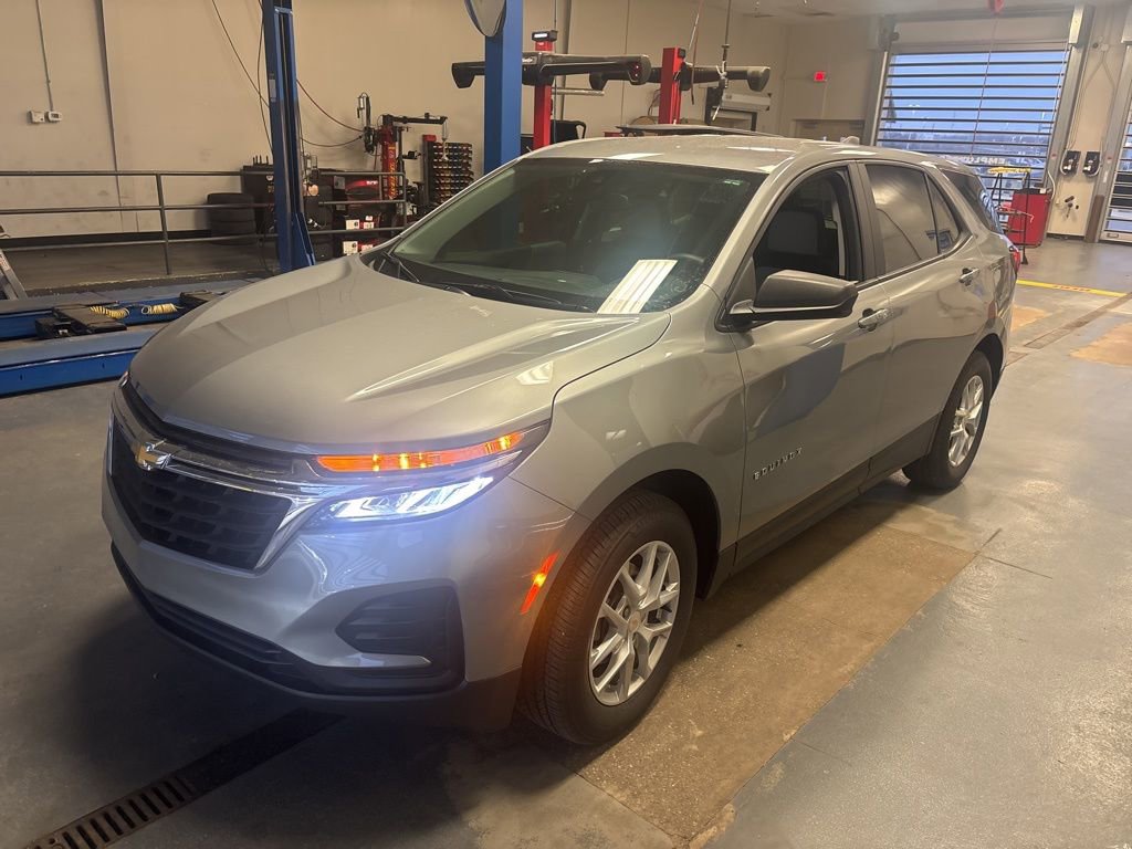 Used 2024 Chevrolet Equinox LS image 2