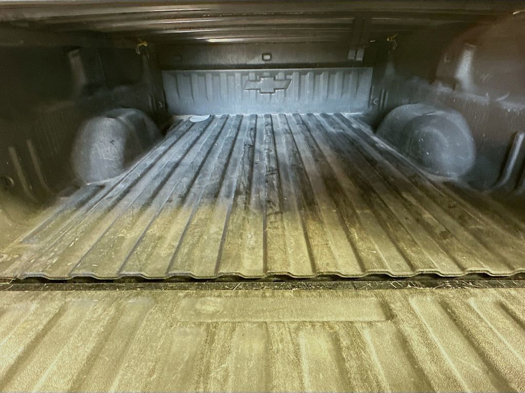 Used 2018 Chevrolet Silverado 1500 LT w/ Midnight Edition AWD/4WD image 32