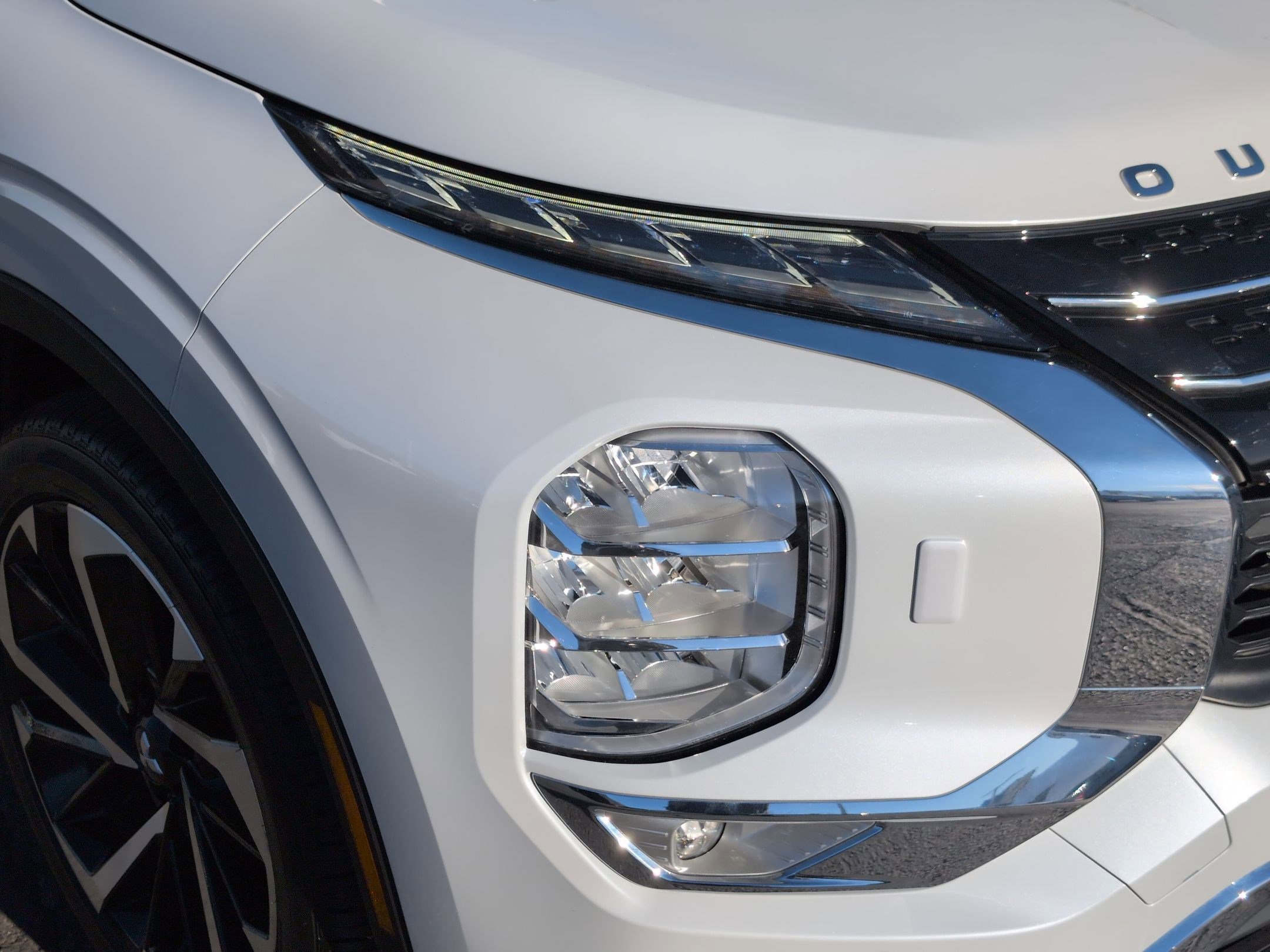 Used 2025 Mitsubishi Outlander SEL image 11