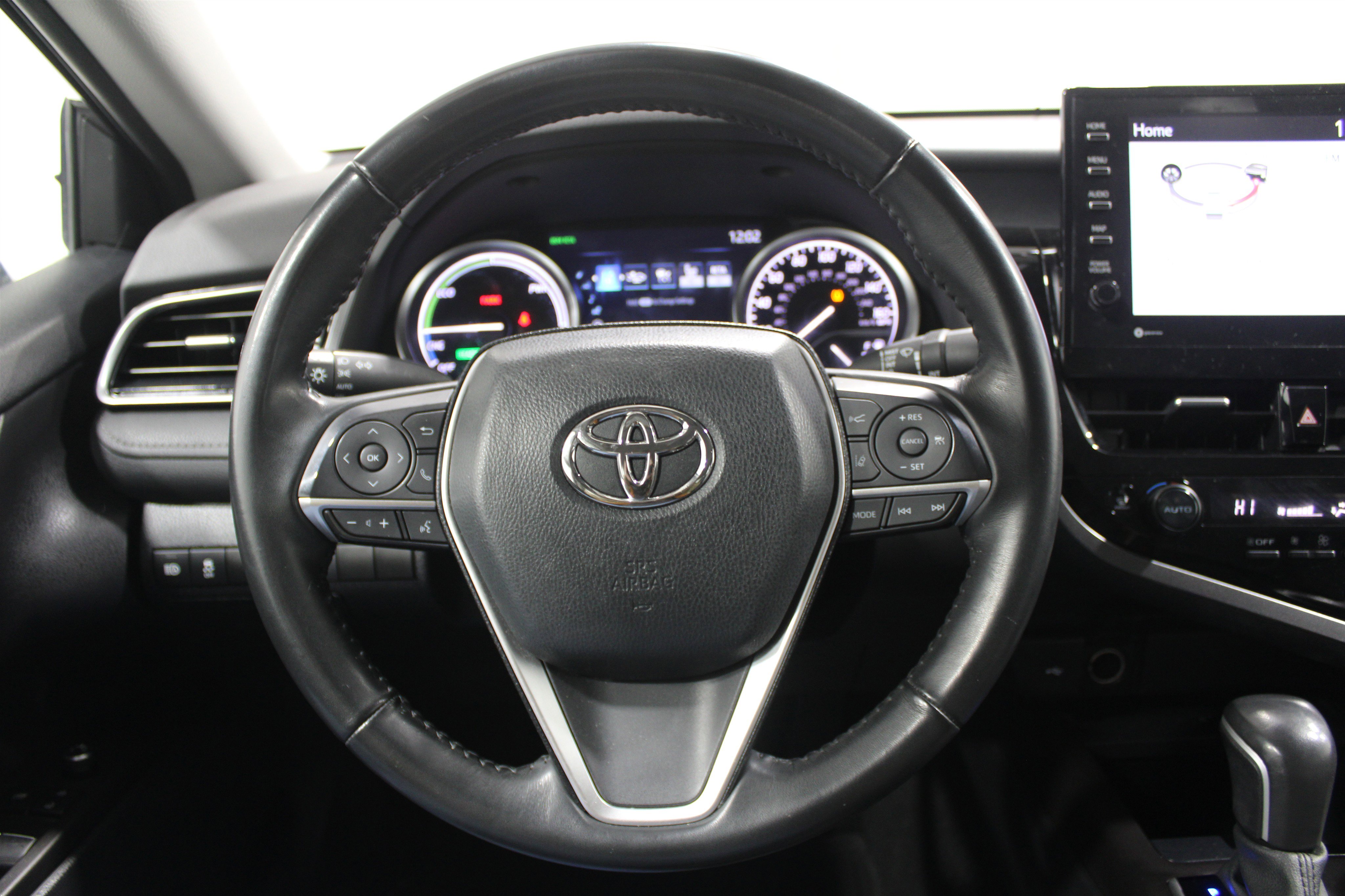 Used 2023 Toyota Camry XLE image 9