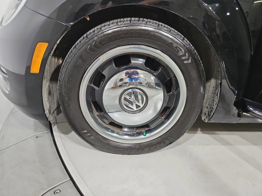 Used 2012 Volkswagen Beetle 2.5 image 24
