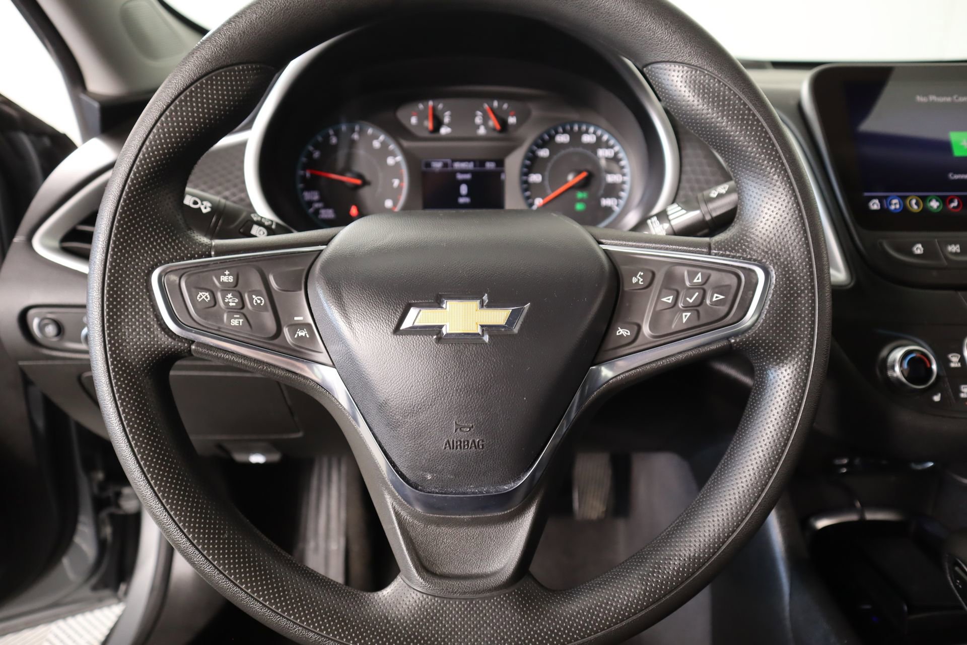 Used 2024 Chevrolet Malibu LT image 3