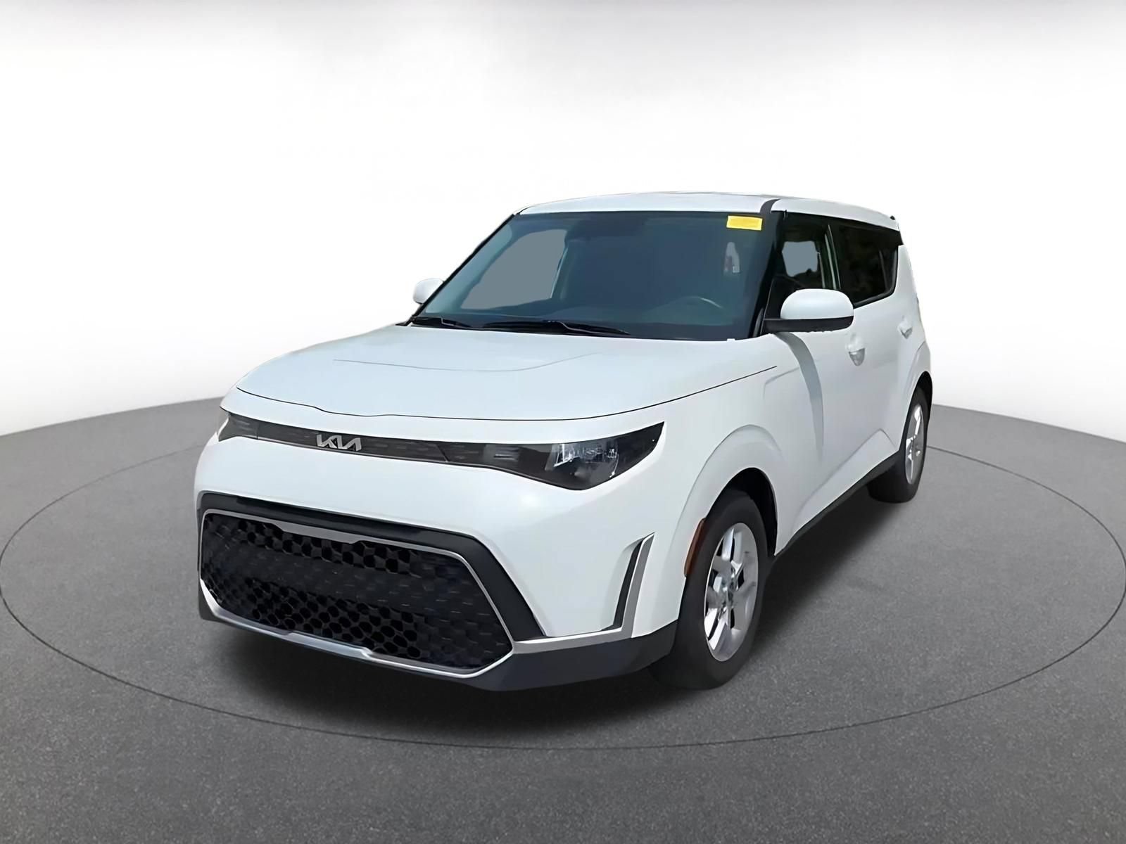 Used 2025 Kia Soul LX w/ LX Technology Package FWD image 7