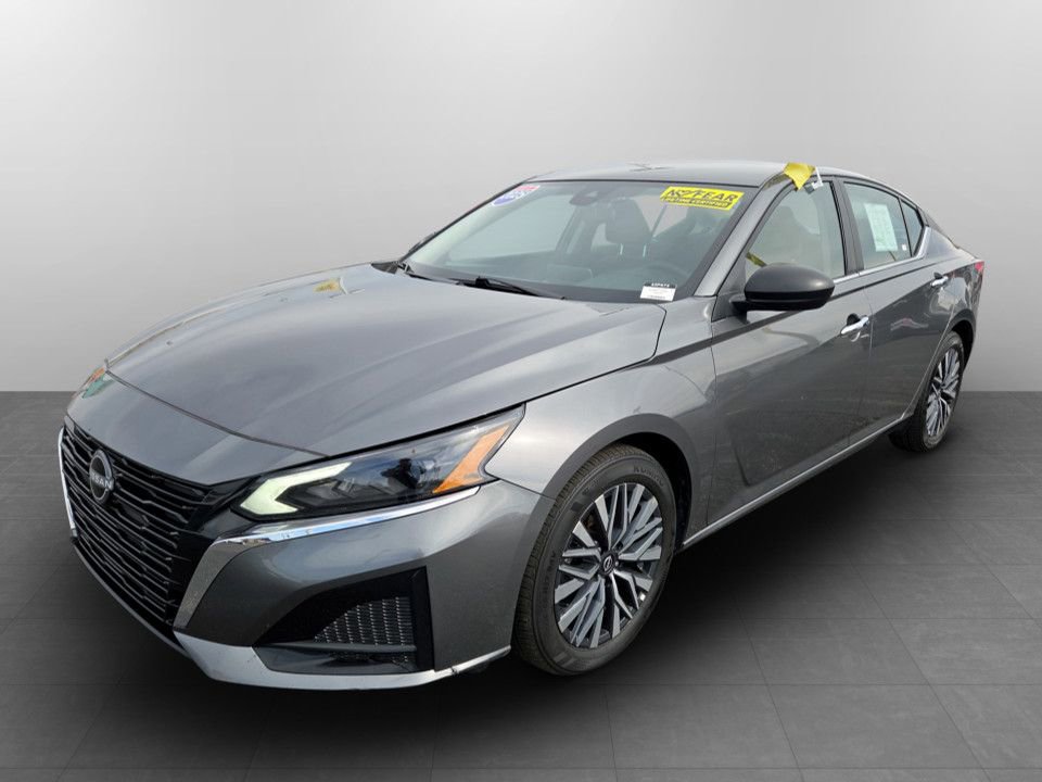 Used 2025 Nissan Altima 2.5 SV image 11