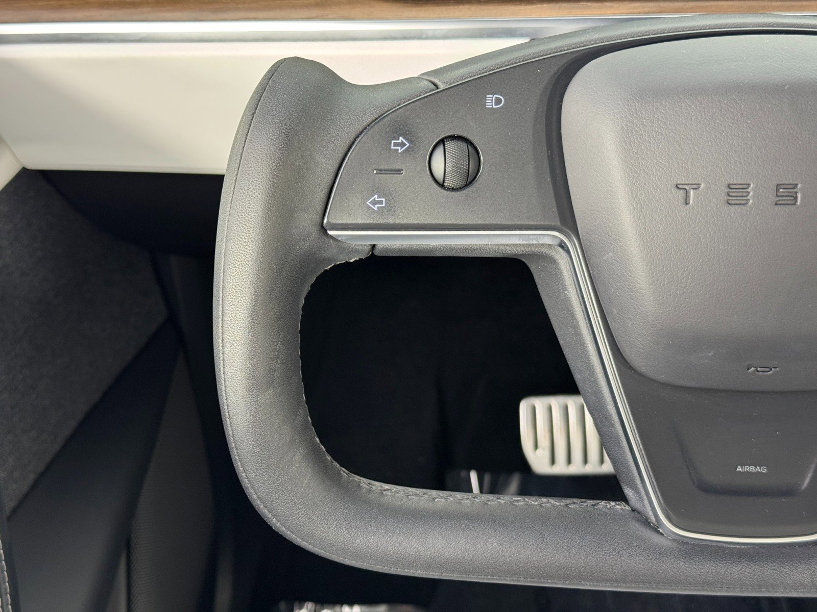 Used 2023 Tesla Model X image 18