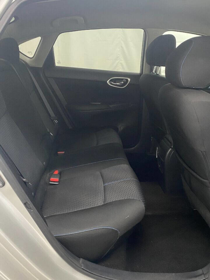 Used 2016 Nissan Sentra SR FWD image 12