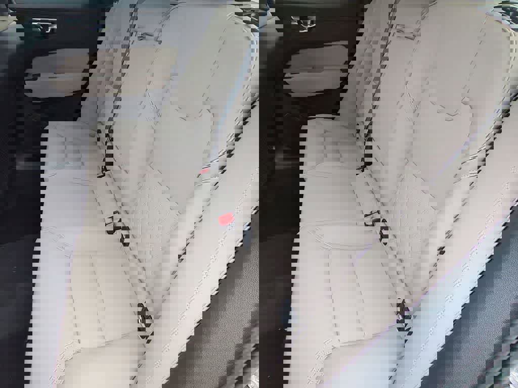 New 2026 Volvo XC60 B5 Plus w/ Protection Package Premier image 19