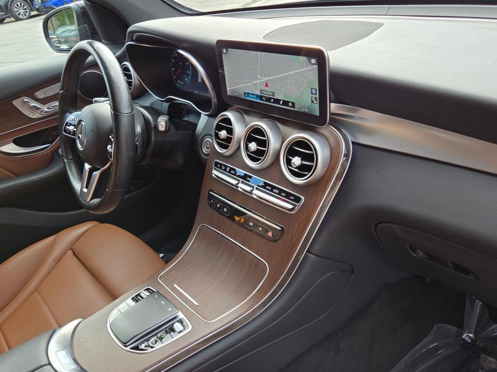 Used 2021 Mercedes-Benz GLC 300 4MATIC image 7